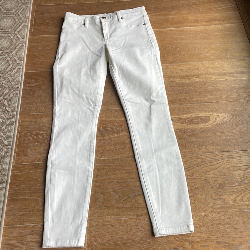 White skinny jeans